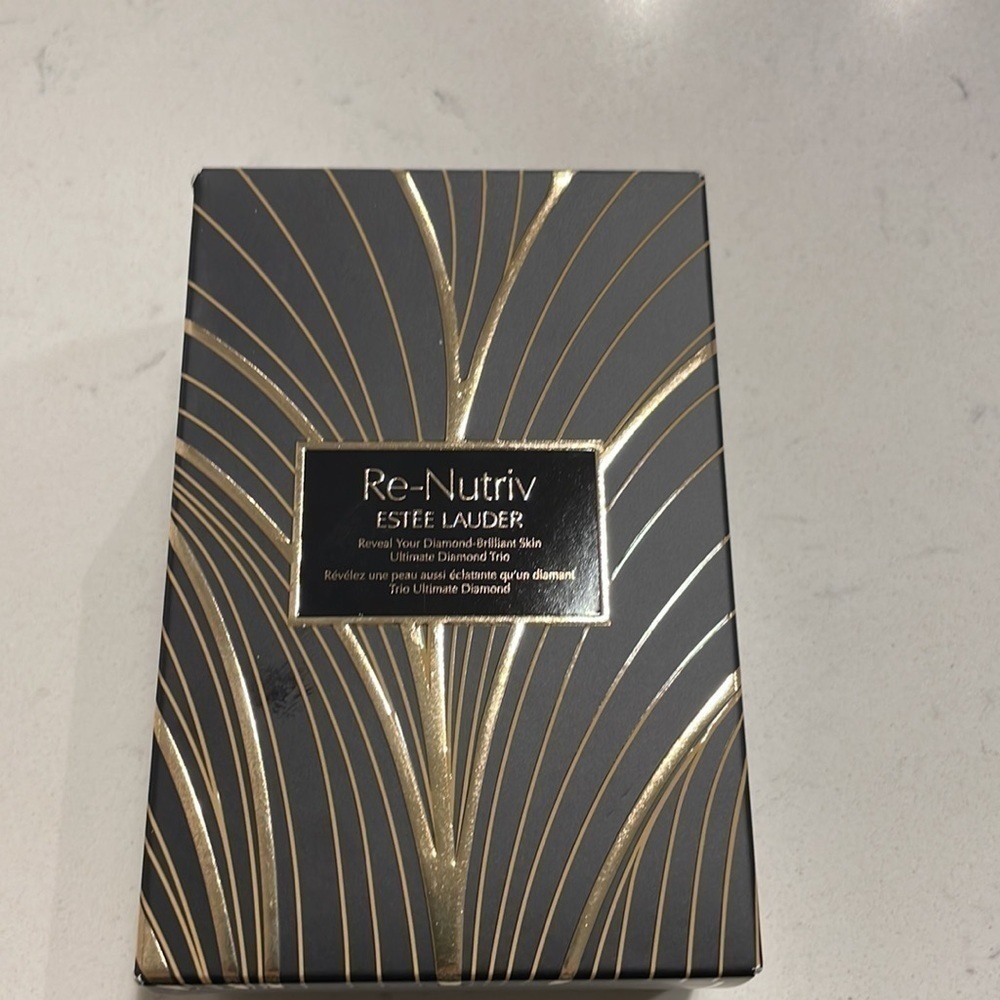 ❤️NEW❤️ Estee Lauder Re-Nutriv Ultimate Diamond Trio - Picture 1 of 3